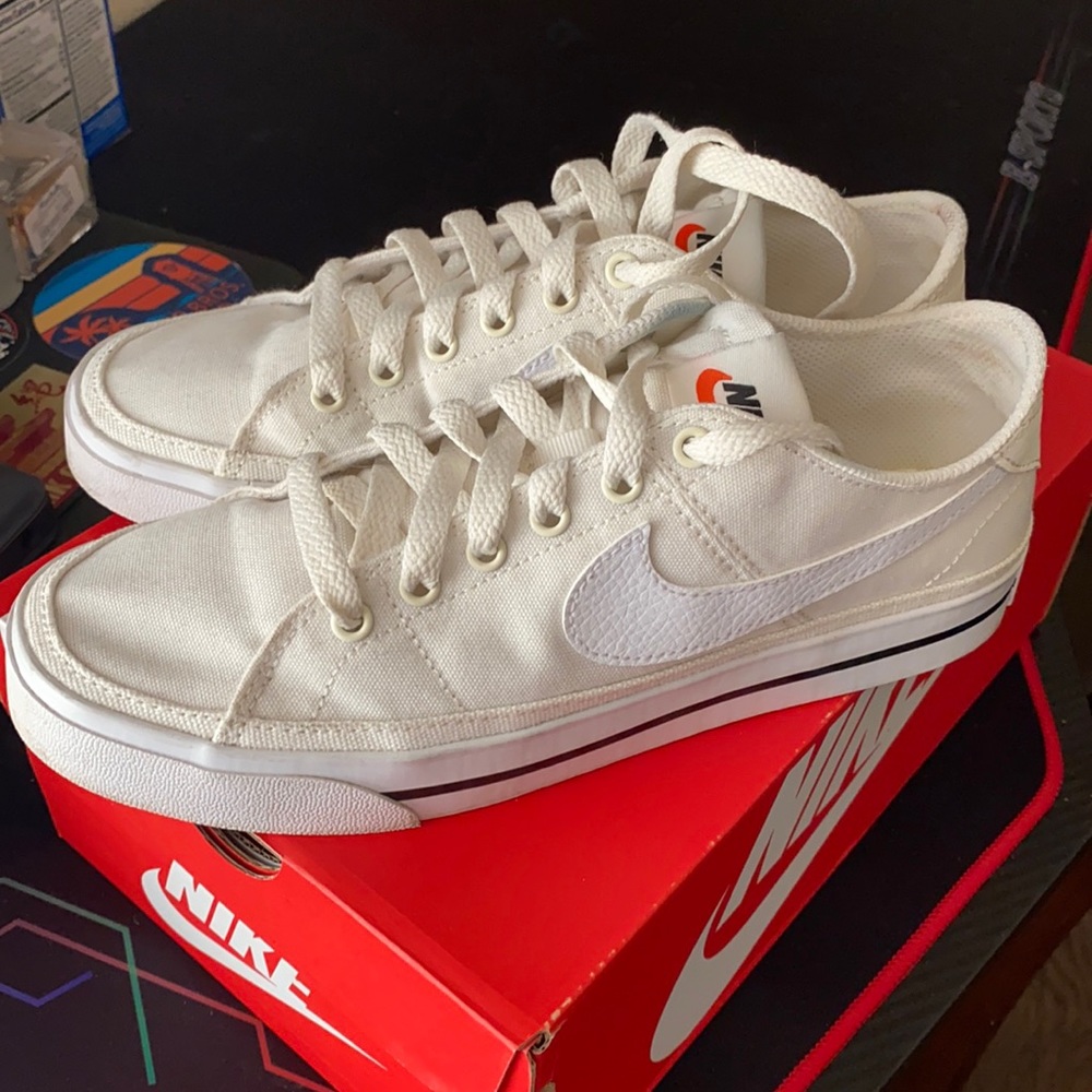Nike women’s court legacy canvas